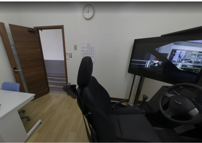 ２F・四輪シミュレーター室