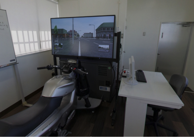 二輪シミュレーター室